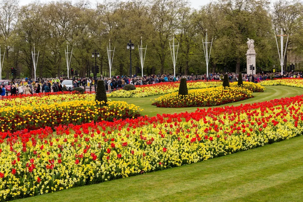 Royal ceremonies are often held in the gardens of Buckingham Palace.