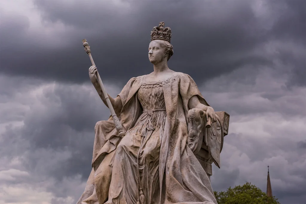 The statue of Queen Victoria standing in front of Kensington Palace.