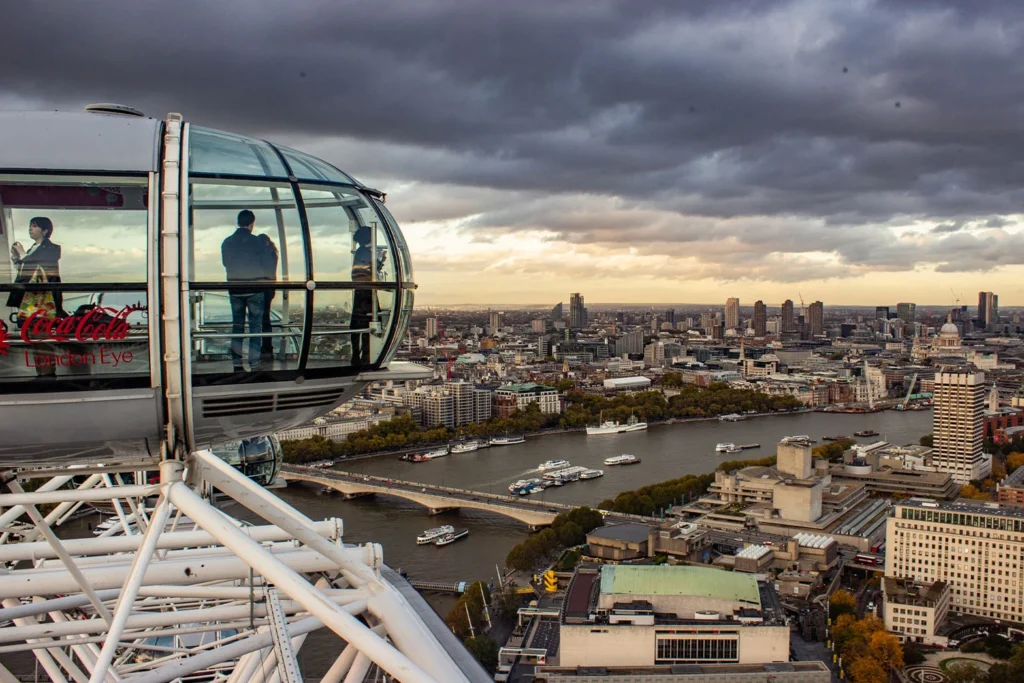 From the highest point of the London Eye, you can see a panoramic view of the entire city.