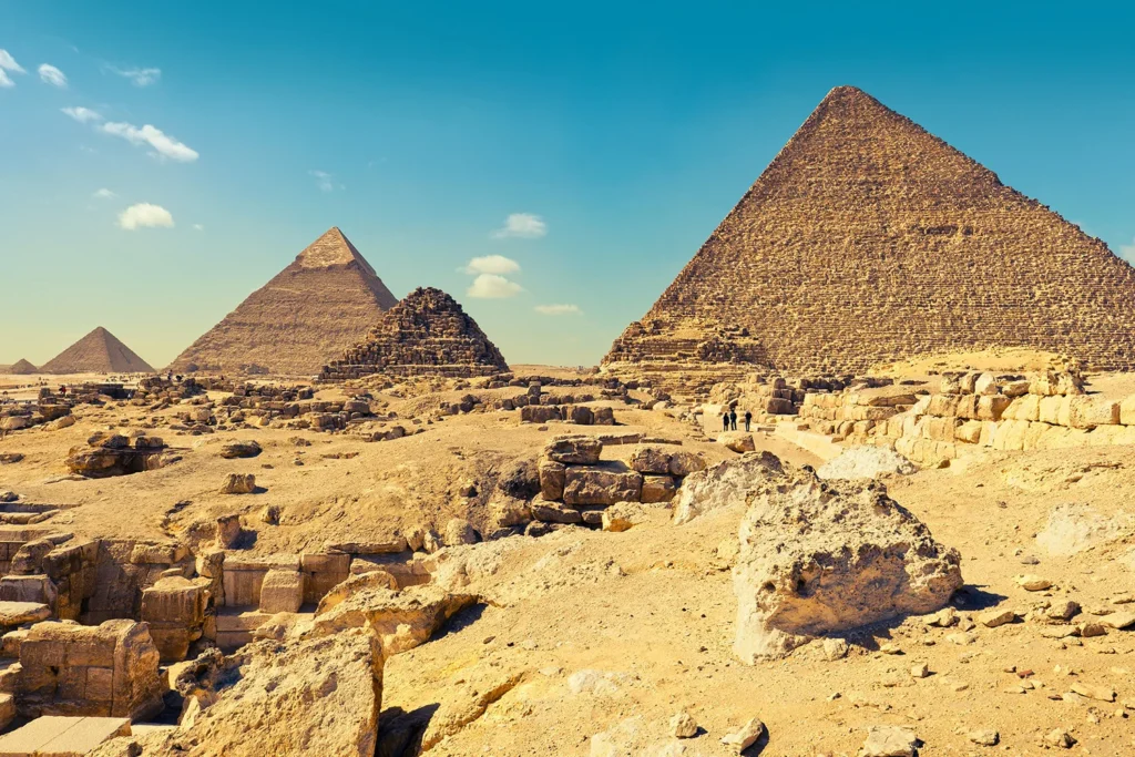 Picturesque panorama of the Giza Plateau.