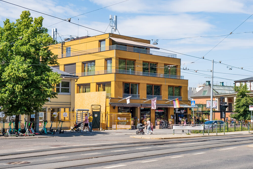 The museum also features a space for temporary exhibitions related to music or ABBA’s career. In the photo, the ABBA Museum building in Stockholm.